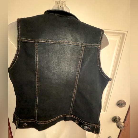 Moto Size Medium blue distressed denim vest with two usable front lower pockets. - Picture 5 of 8